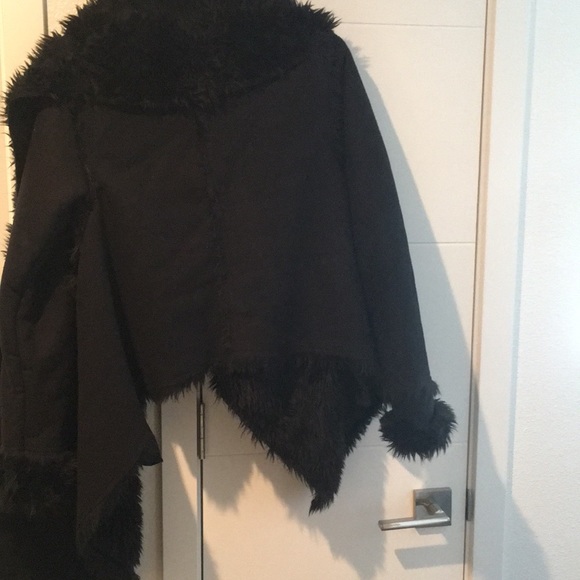 Rare UNIF Chelsea faux shearling coat xs - Picture 3 of 5